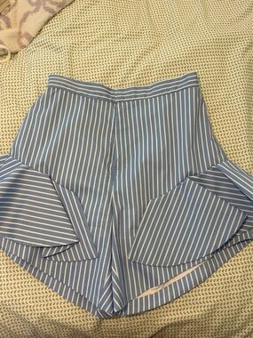 No Pise La Grama Striped Blue Ruffle Hem Shorts